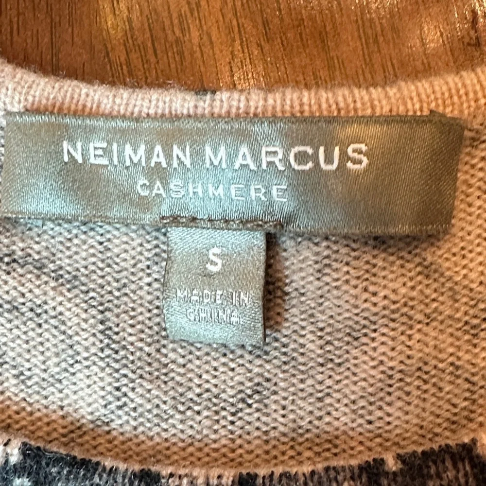 Neiman Marcus Cashmere Black and Cream Lace Design Top - Picture 4 of 8